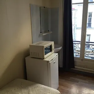 Au Royal Mad 3*, Paris Frankreich